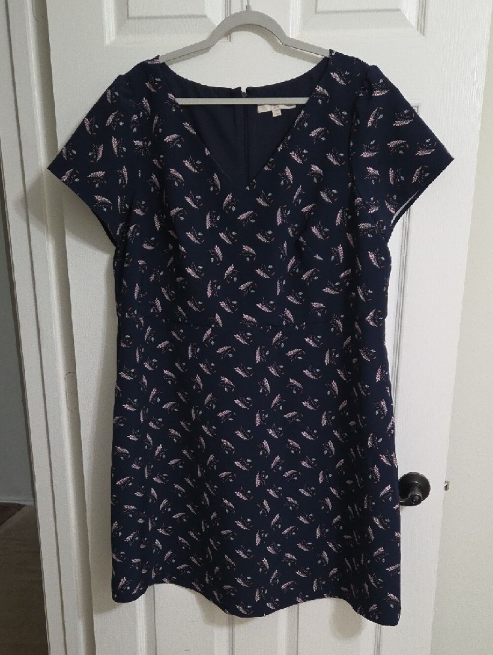 LOFT Navy Floral V-Neck Women’s Dress Size 20